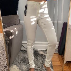 SUPER STRETCH HIGH-WAIST JEANS